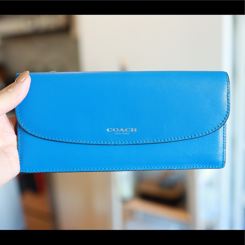 Coach long wallet, 4 card slots with coin compartment, good condition